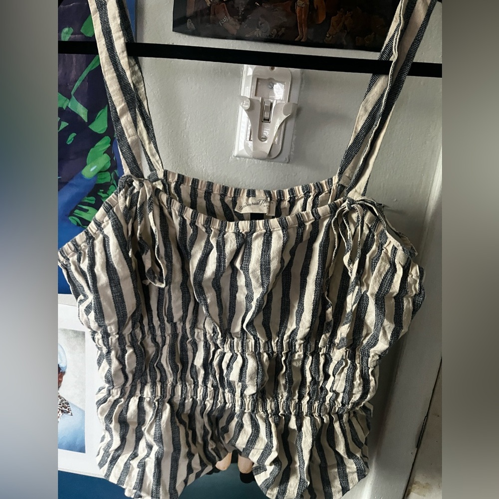 Universal Thread Striped Women's Top Perfect for Brunch and Cutely Fitted